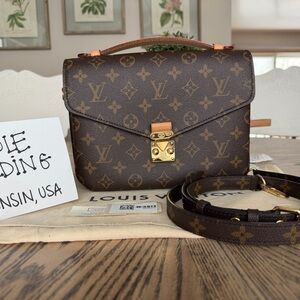 Louis Vuitton Pochette Métis in Monogram